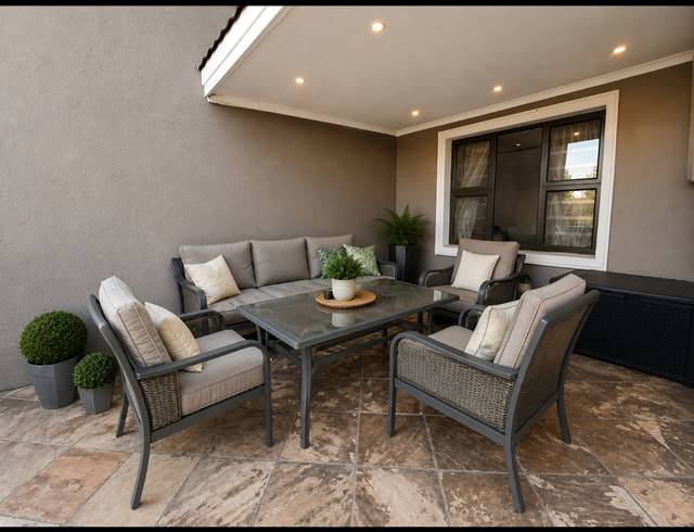 2 BEDROOM TOWNHOUSE FOR SALE IN THREE RIVERS PROPER